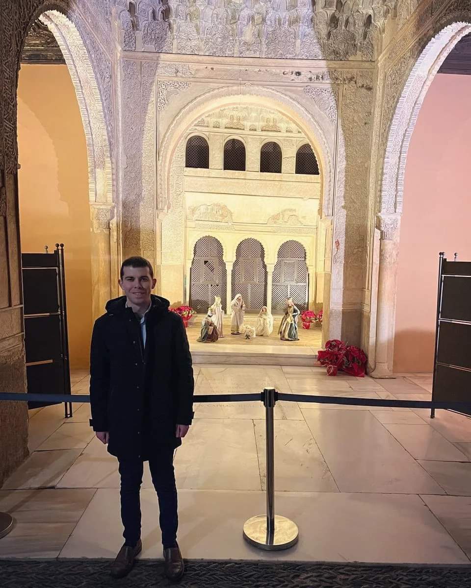 diegojesusmg's tweet photo. Aquel niño nacido en un humilde pesebre iluminó el mundo una noche como la de hoy hace más de dos mil años. Hagamos presente a Jesús en nuestras vidas, tengamos un encuentro personal con Él. Os deseo una feliz Navidad. https://t.co/TJ03sJ4ItK