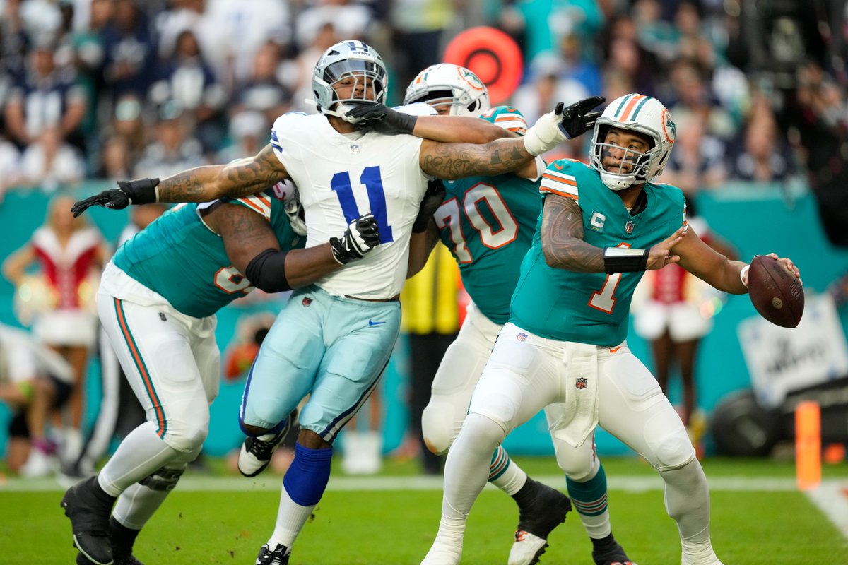Joseph Hoyt (@joejhoyt) on Twitter photo Micah Parsons is seconds away from going 36 quarters without drawing a holding call (H/T <a href="/GehlkenNFL/">Michael Gehlken</a>).
This is one play from the first quarter against the Dolphins.
Great photo from AP Photo/Rebecca Blackwell. Micah Parsons is seconds away from going 36 quarters without drawing a holding call (H/T <a href="/GehlkenNFL/">Michael Gehlken</a>).
This is one play from the first quarter against the Dolphins.
Great photo from AP Photo/Rebecca Blackwell.