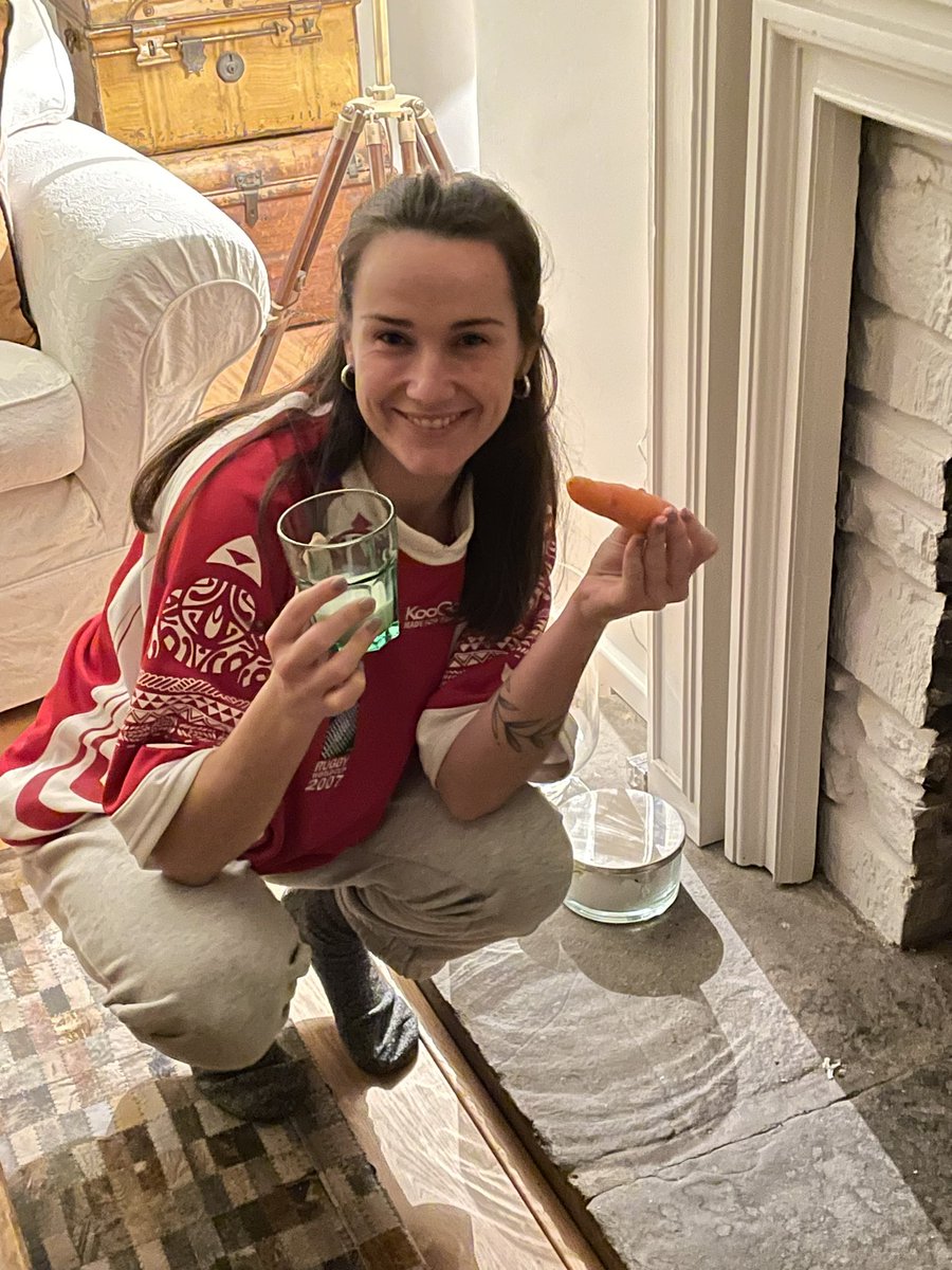 goodwinks's tweet photo. 22 years old!….Milk for #Santa &amp; a carrot for effin #Rudolf #Pathetic https://t.co/cqpm3NDso4