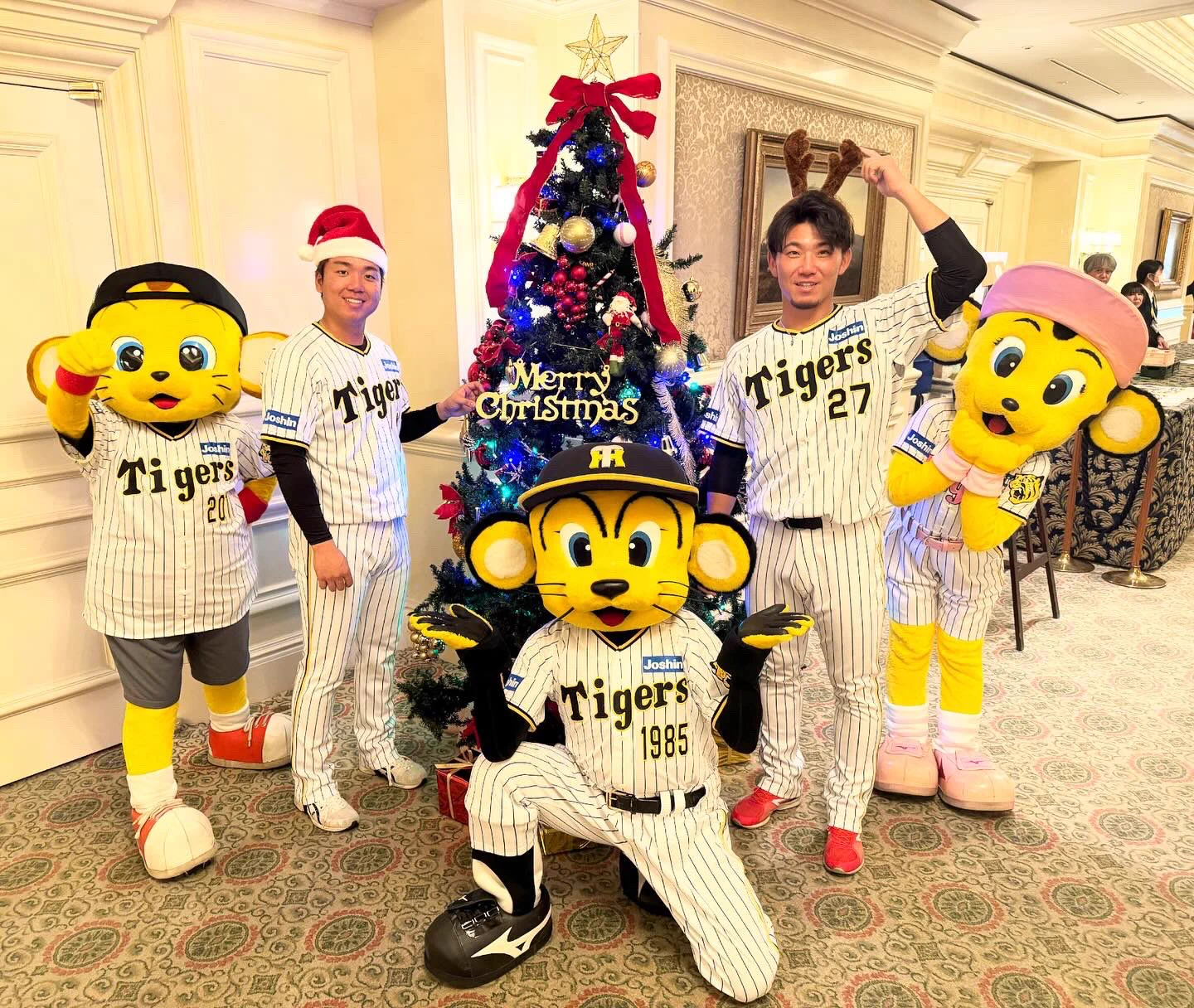 阪神タイガース フアンクラブ会員限定販売 卓上クリスマスツリー 1000個限定 阪神タイガース on X: 