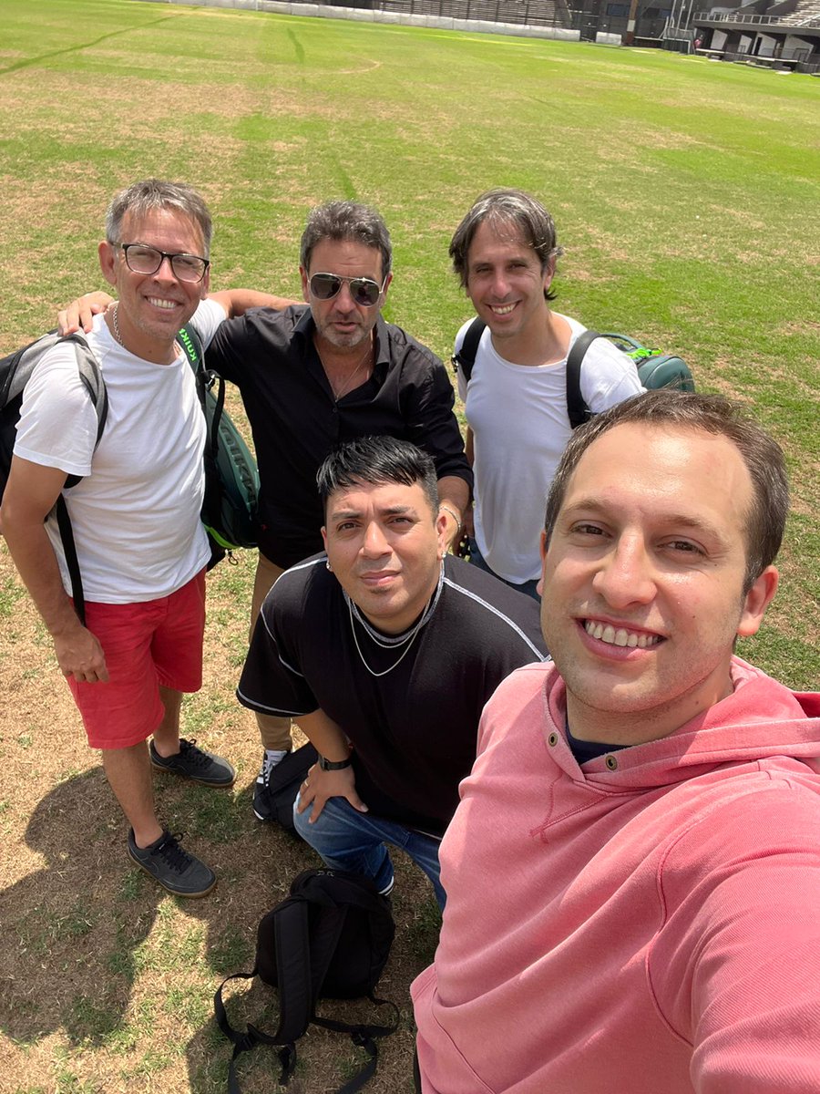 #elprogramadelavecchia gracias a todos por el aguante una vez más...
Nos vemos el 2024 
<a href="/Ferlavecchia/">Fernando Lavecchia</a> 
<a href="/calioffranco/">Franco Calió</a>