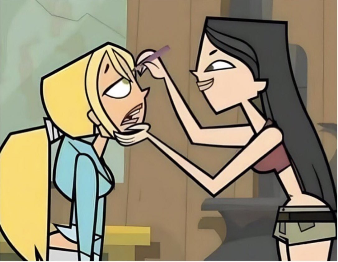 When you're that friend who does everyone's eyeliner perfectly >>>>