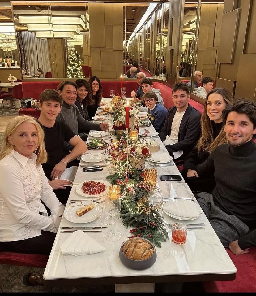 leclercsletters's tweet photo. THE LECLERCS ❤️❤️🎄 https://t.co/GP4PFBHJpr