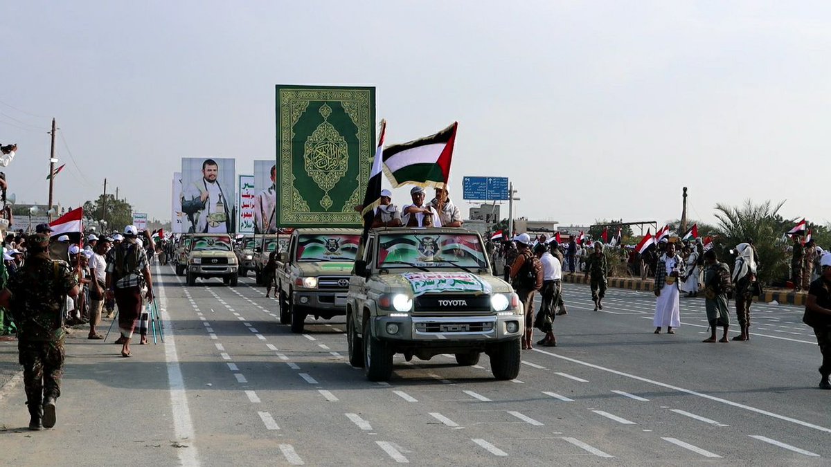 الشعب الذي يخرج إلى المظاهرات المليونية هو ذخيرة #اليمن في مواجهة كل الطامعين وهو سند #فلسطين وكل أحرار الأمة
#اليمن_سند_فلسطين 
#سيد_القول_والفعل 
#غزة_تنتصر