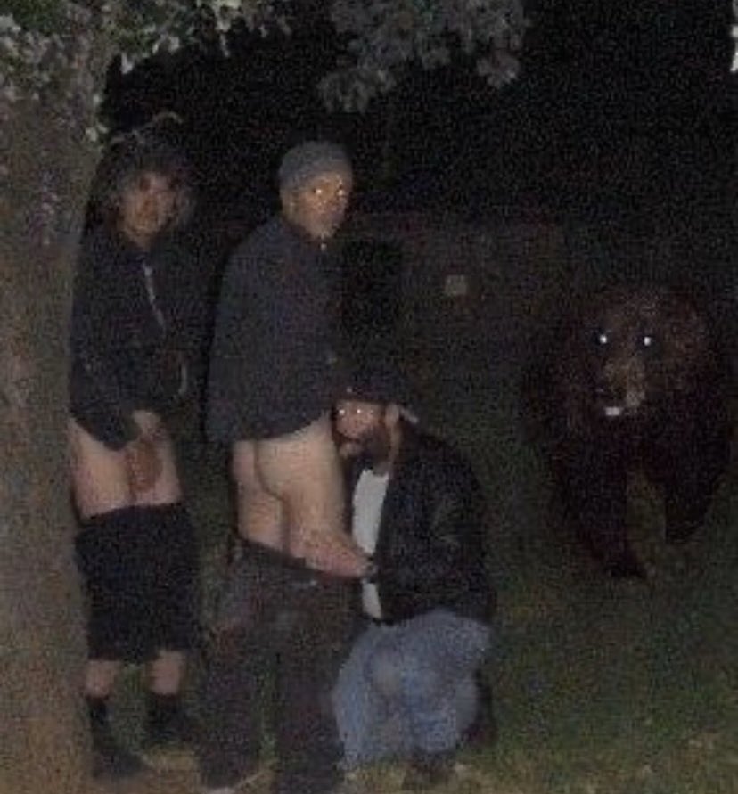 The_Mabbs's tweet photo. Me and the boys at Callisto when a pker walk in https://t.co/36ggFsgFE2