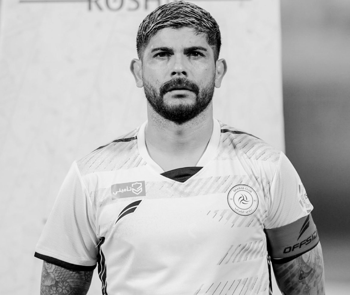 EYN_ALSHABAB's tweet photo. 🎙️ | ايفر بانيقا :

استمتع باخر نهاية سنة لي في السعودية https://t.co/eFltEn7EKl