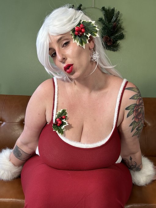 Santa&rsquo;s left me home all alone&hellip; https://t.co/SG2hga2p7G