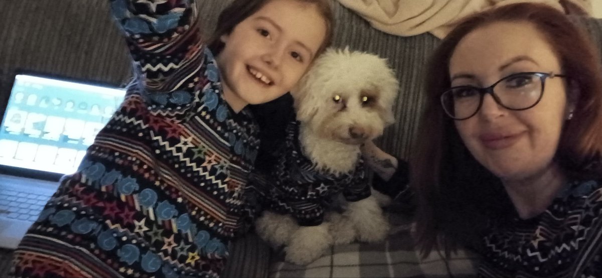 Catheri89753181's tweet photo. @Farnworth5OG merry Christmas everyone, from Izzy and Bruce 🩷🐾🎅🎄 https://t.co/lxK6RVRnQ6
