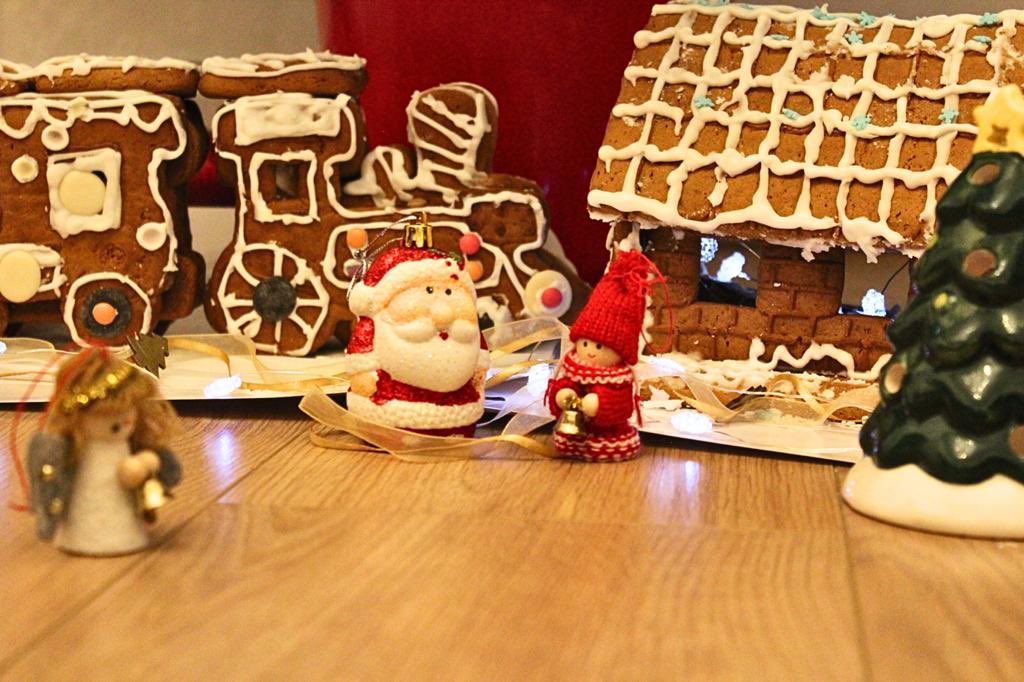 MoldovanWine's tweet photo. On the Eve of this Holy Holiday of Christmas, we wish you and your families the best wishes and blessings! 
Merry Christmas and Happy New Year🎉🥂🍾

We create delightful memories!
    Moldovan Wine UK

https://t.co/Z8t5Q3Y2eV

#wine #winelover #winetime #redwine #Christmas https://t.co/JwQ9v3L6fs