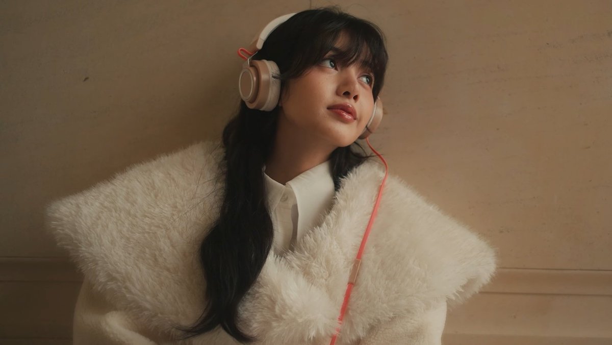 random lisa pics tweet media