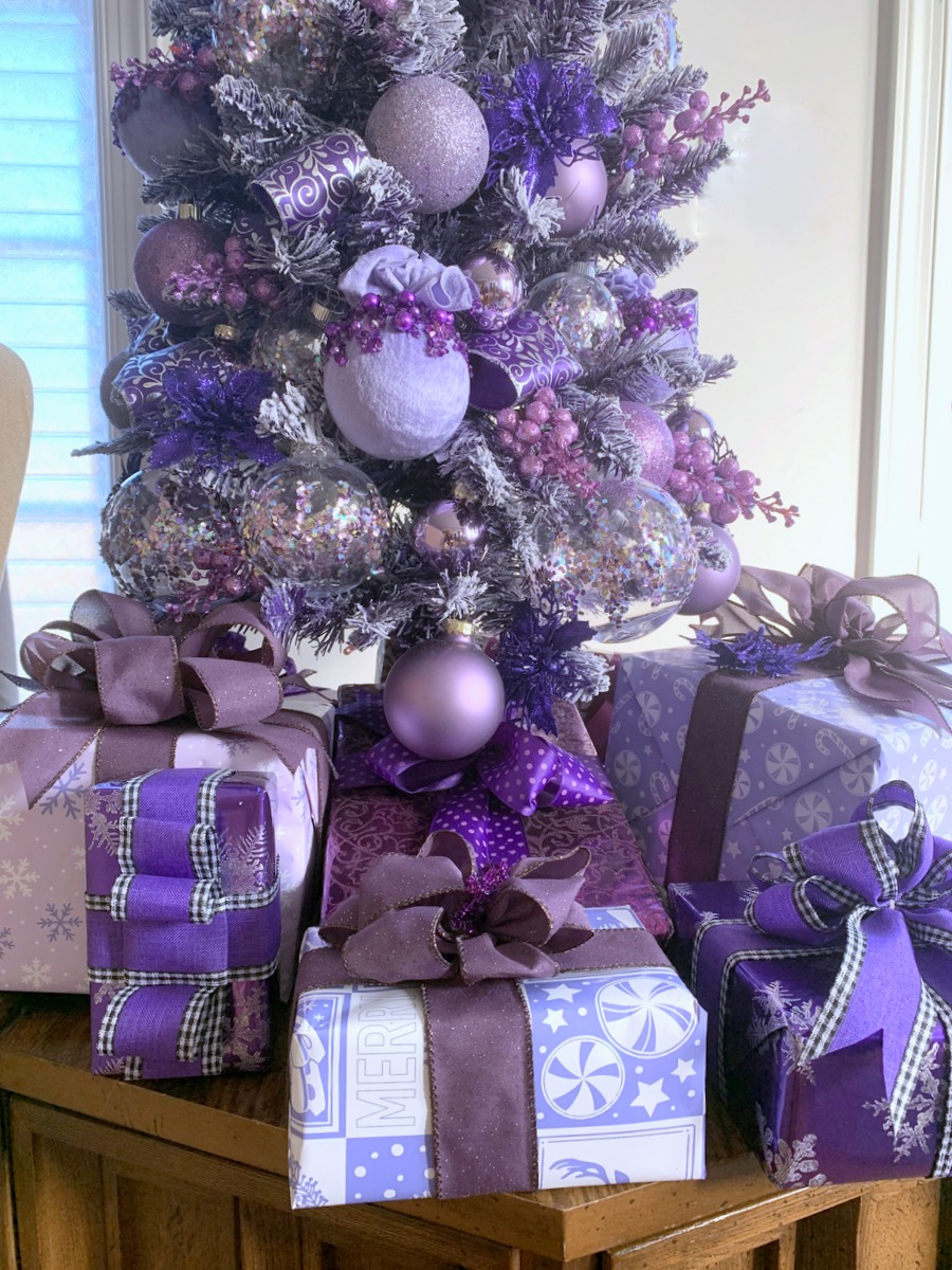 DevResola's tweet photo. @Sol_FLIPPING Merry Christmas! 🎄💜 https://t.co/s7YTzQBohD