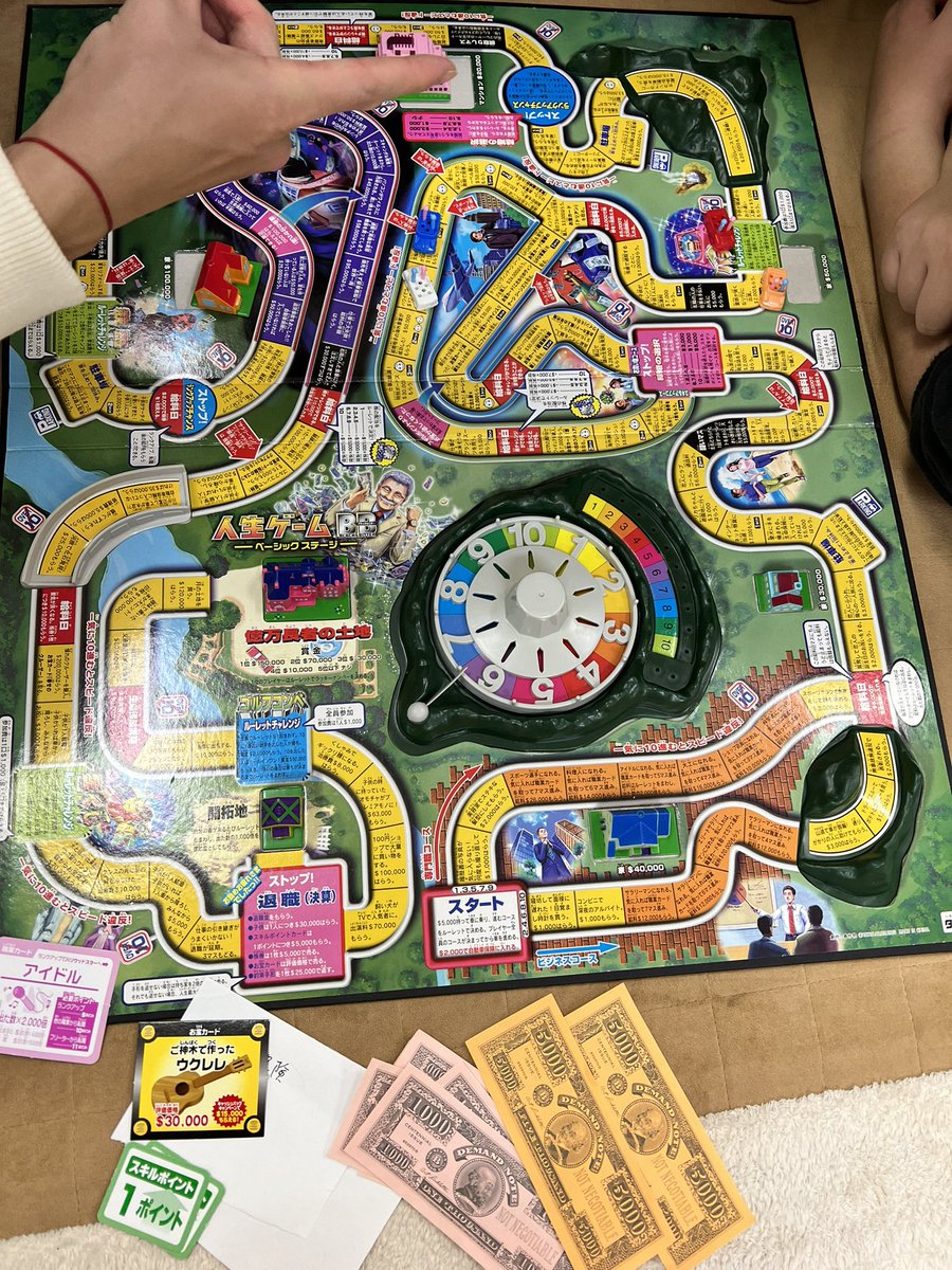 saki_strong's tweet photo. 先週はボランティアで地域の子ども達と
人生ゲームをしたりビンゴ大会をしたり
ひと足早くクリスマスパーティーをしました🎄🎁🎅🌟

また遊びたいな〜😊✨ https://t.co/418HcM8sgZ