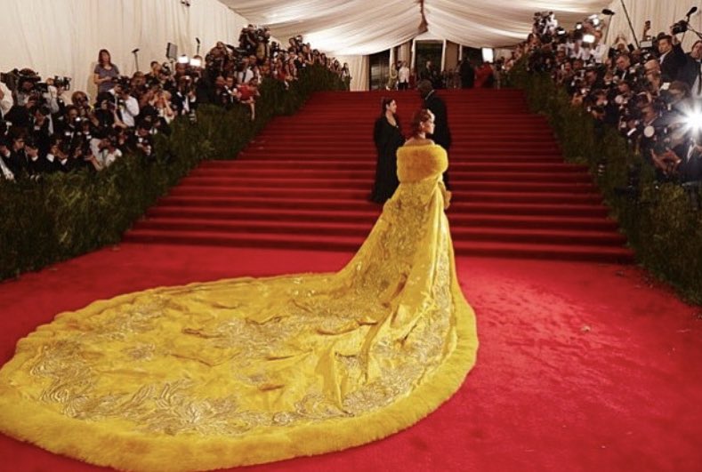 mulalovergirl's tweet photo. Why RIHANNA is THEE FASHION ICON🤩

*THREAD* https://t.co/7AEAUnuQ5d