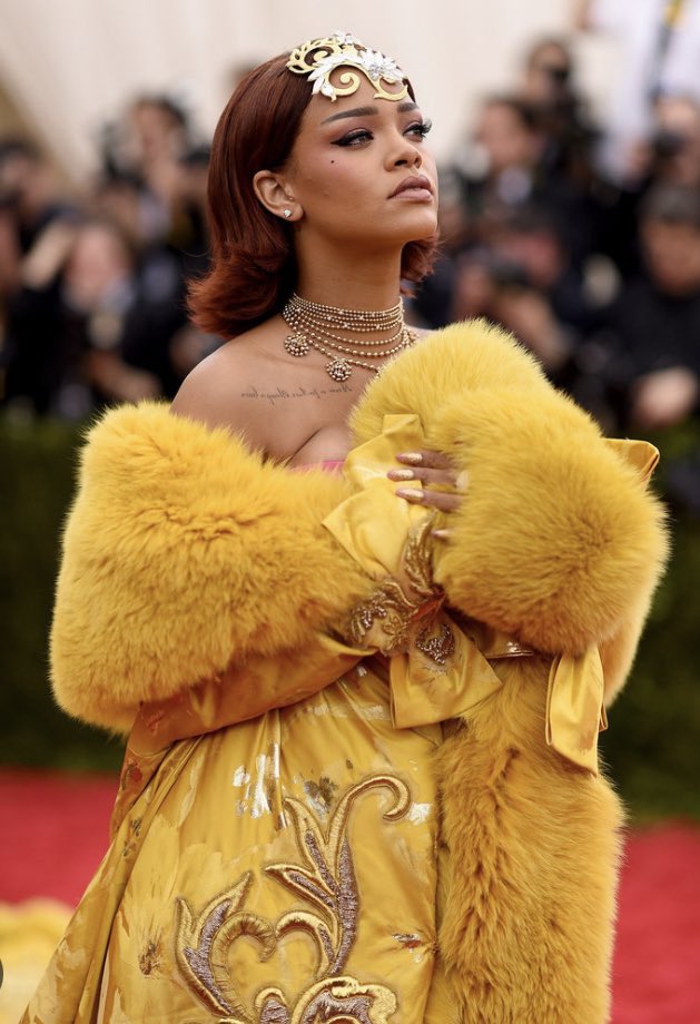 mulalovergirl's tweet photo. Why RIHANNA is THEE FASHION ICON🤩

*THREAD* https://t.co/7AEAUnuQ5d