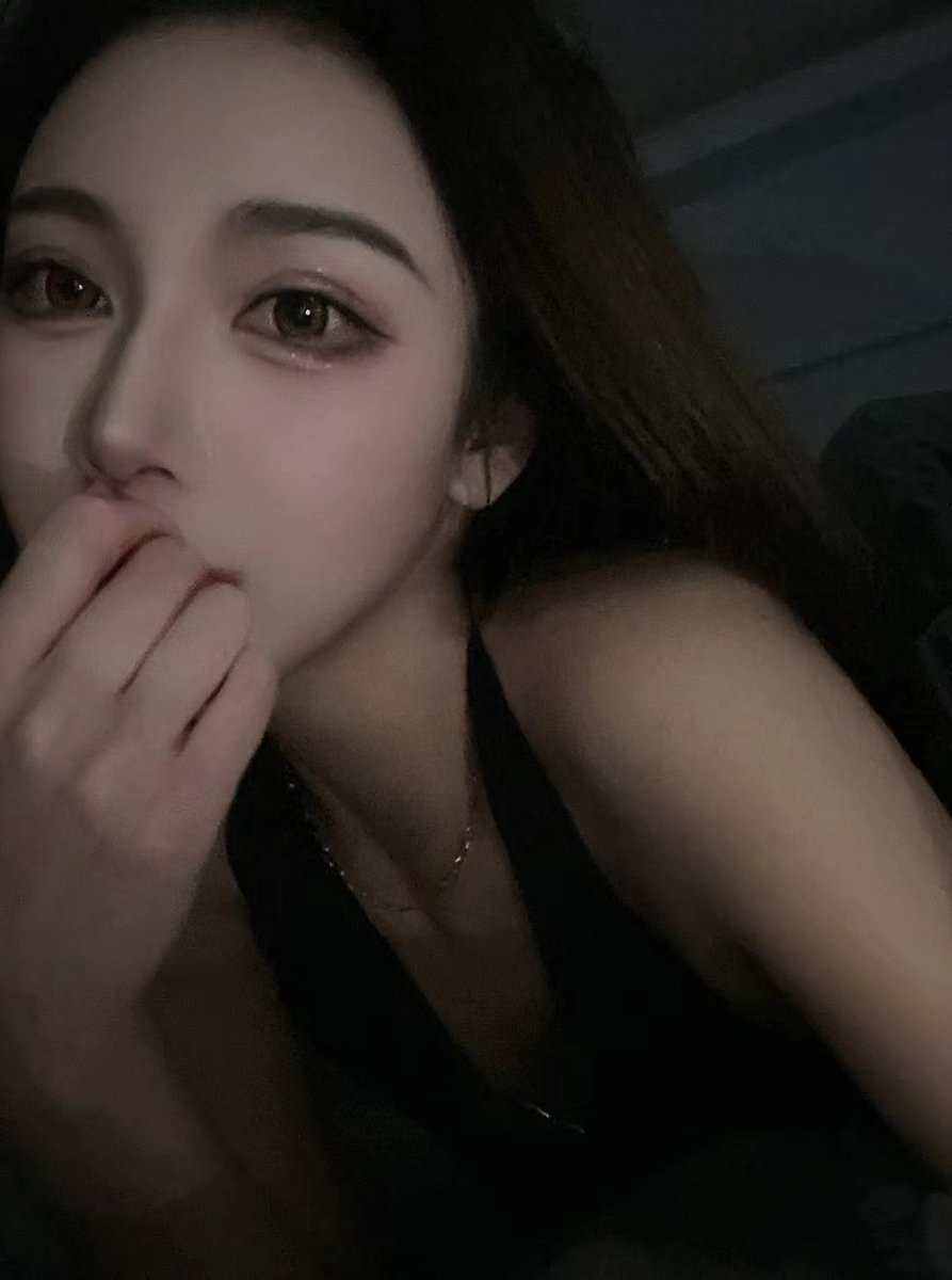 让我看看哪个小可爱醒了 https://t.co/dFaq57Ck11
