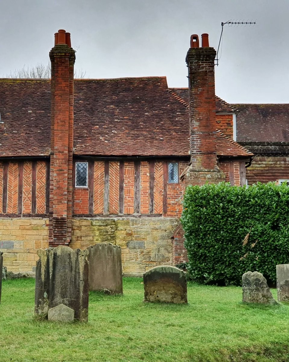 Couldn't get in a nice Sussex village church today (bloody christingle) so made do with the excellent dark is rising vibes of the churchyard instead.