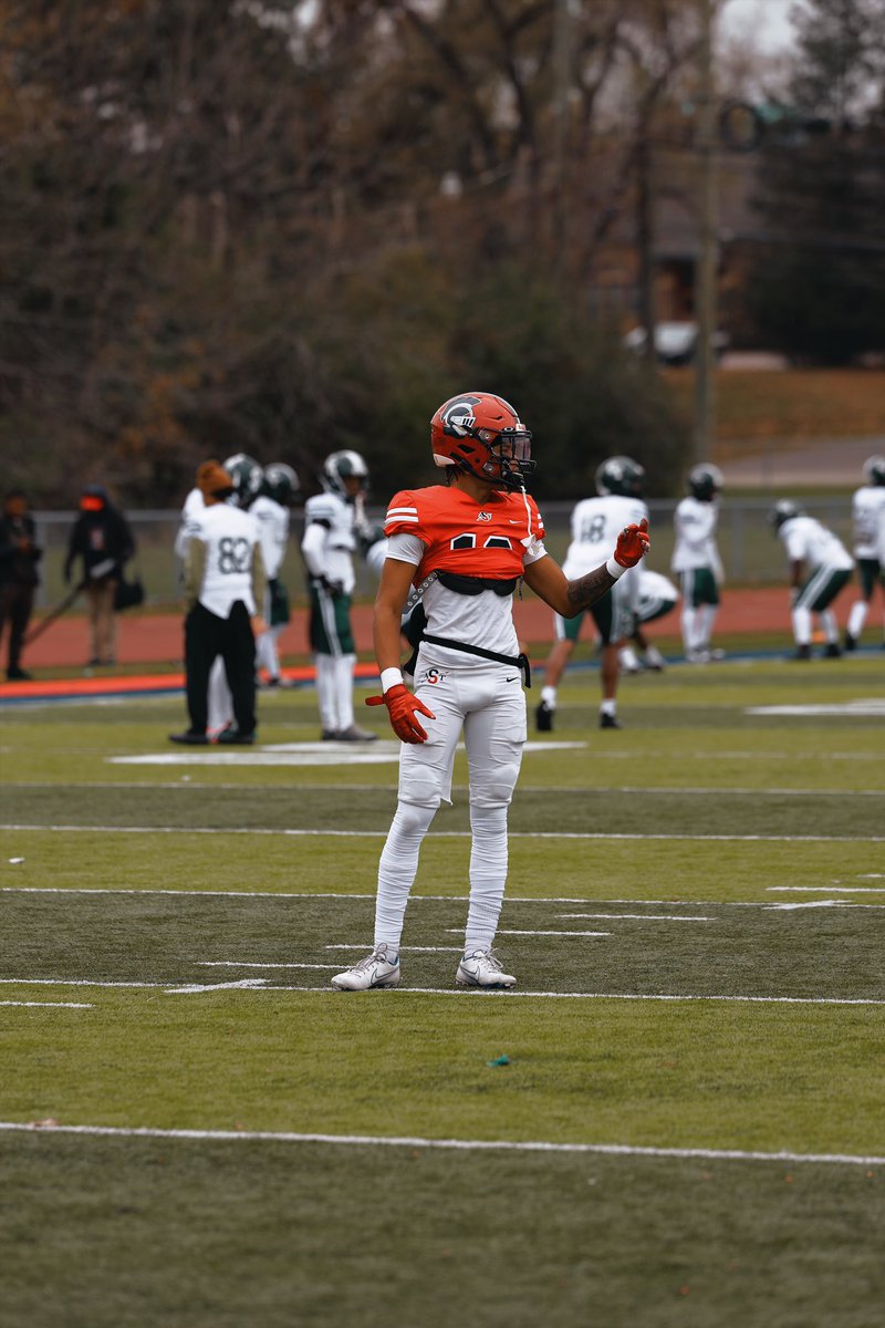 Hey Coaches , still looking for a school to call home look for me 🐾