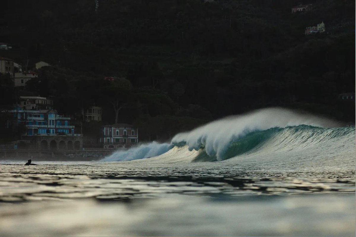 Christmas gifts from Italia #buonnatale #italianwaves #santadelivered #surfinginitaly #liguriasurf #italiansurf #liguriansurf #medsurf #surf #surfing #surfingitaly #surfitaly #wave #surfingliguria #surfphotography #surfer #perfectwave #italytravel #natgeo #liguria