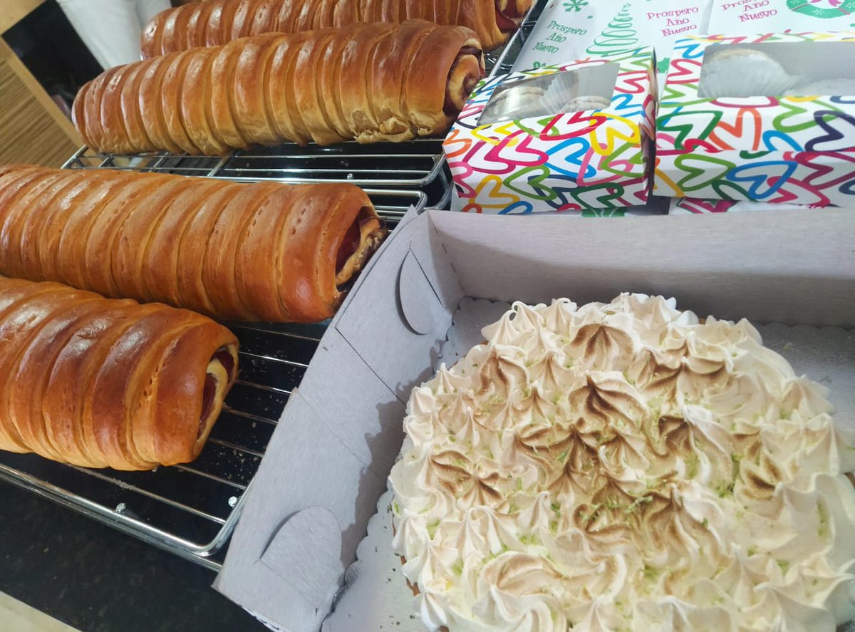 Parte de nuestros pedidos de hoy! 🎅🤌

Apenas estamos llegando de entregar nuestro último pan de jamón de hoy! Fue una jornada ruda pero todo salió excelente 

Ahora a descansar y prepararnos que esa agenda para el #31dic la abrimos desde el 26!