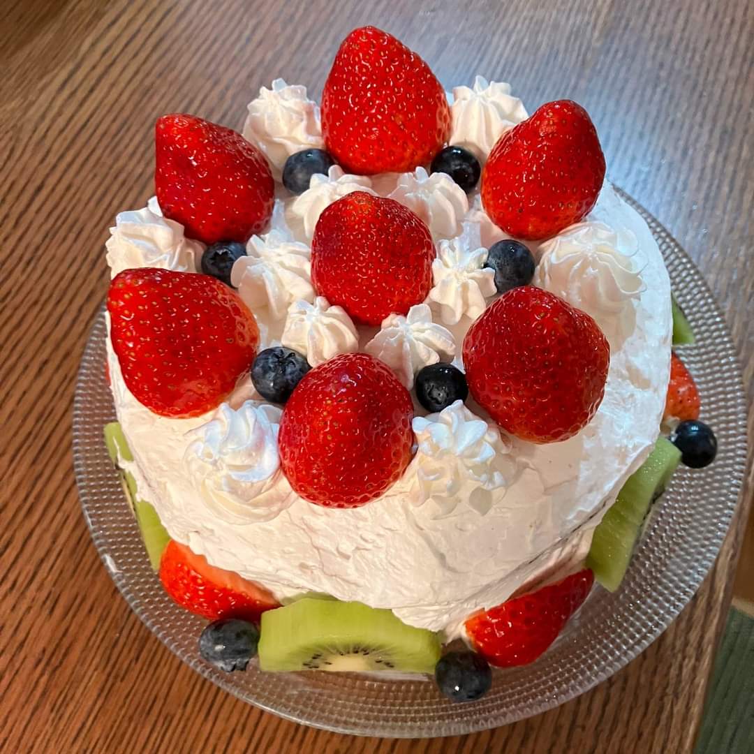 Asteroid_C's tweet photo. メリークリスマス🎄
今年も子供たちのケーキで🎂 https://t.co/IAhaU1sDty