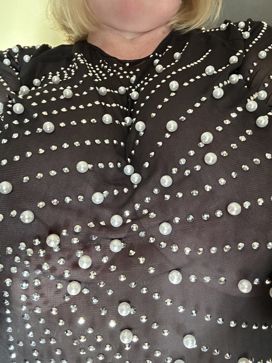 bella101969's tweet photo. Happy Christmas Eve #milf #naturalhcups #curvy #sheer #goddess https://t.co/CYUIR5WudQ