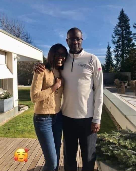 Lemediaivoirien's tweet photo. 🗣🔴La réponse de Yamousso THIAM, la petite sœur de Tidjane THIAM qui a été traitée d'étrangère (sénégalaise) par un internaute: "À quelqu’un qui m’a dit, ce matin, via Messenger: « toi tu es une vraie sénégalaise»... voilà ce que j’ai répondu après qu’il m’ait présenté ses excuses:

« J’accepte vos excuses. 
Mais c’est par ces petits mots « sans arrière-pensées » qu’on sème la haine et la division dans les coeurs. 
Nous en avons suffisamment souffert. Moi la première. 
En 1997 ici, dans le pays où je suis née, je ne pouvais pas avoir de carte d’identité alors que mon frère était ministre...
Je suis née ici, je ne connais pas d’autre pays. 
Ma mère, ma grand mere, mon arrière grand mère et sa mère sont toutes enterrées dans notre caveau à Yamoussokro. 
Mon père qui est appelé « sénégalais » n’a JAMAIS eu la nationalité sénégalaise. Il était français et quand la CI est devenue indépendante en 60, marié à ma mère, il est devenu ivoirien. Il a servi ce pays jusqu’à ses 86 ans, avec son sang et sa sueur. Il préférait le foutou au tchep. 

Nous sommes tous fiers d’être ivoiriens. Nous portons la CI dans nos coeurs et nous donnerions nos vies  pour ce pays. 

Est-ce que vous traitez Billon de malien, Thierry Tanoh de français ? 
Comme ils sont « de peau claire », on ne leur reproche jamais leurs origines. Ca s’appelle le complexe du blanc Monsieur. 

Il faut arrêter de dénigrer vos frères africains, mon père aurait été blanc vous n’auriez jamais dit: « tu es une vraie française » reflechissez a tout ça...
J’espère que vous retiendrez la leçon."