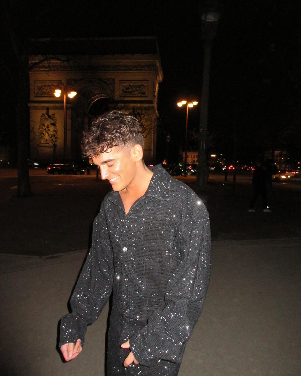 BenjaminElgar's tweet photo. midnight glitz https://t.co/uGlqoIvRVe
