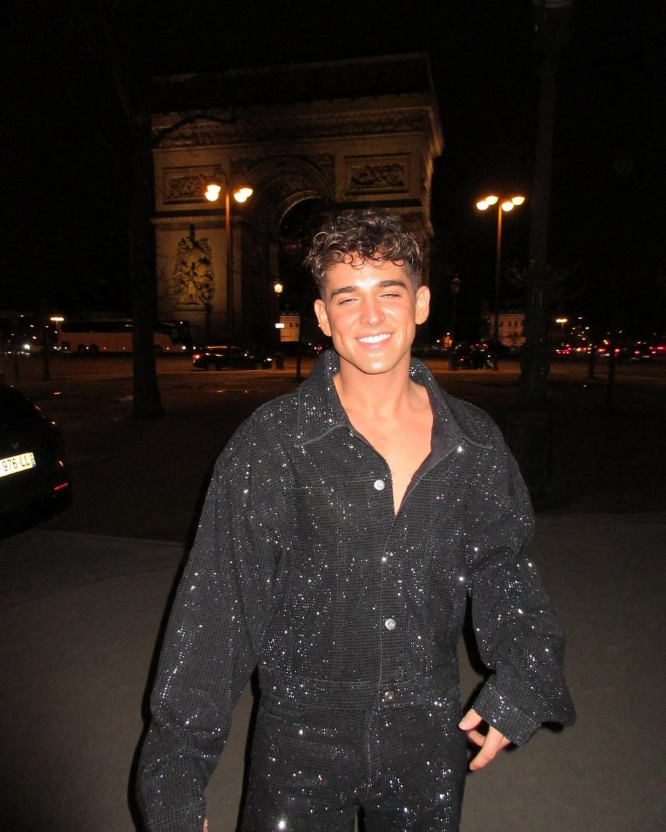 BenjaminElgar's tweet photo. midnight glitz https://t.co/uGlqoIvRVe