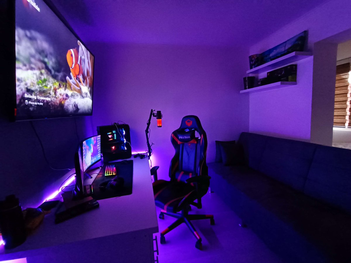 Repairable13's tweet photo. room update🫡🫡 still cant believe i used to play on that small ass fucking table for a month https://t.co/VCKyOBoRuD
