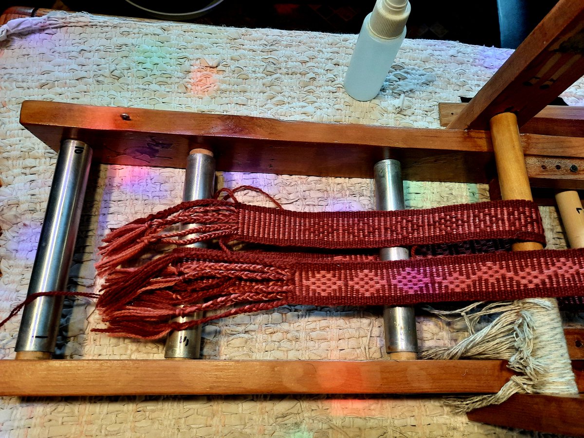TaenneLeighD's tweet photo. This is after cutoff and braiding the ends. I still had to weave in the ends on the sides. #inkleloom #bandweaving #handwoven #thefiberodyssey https://t.co/ZzwqeOxJUe