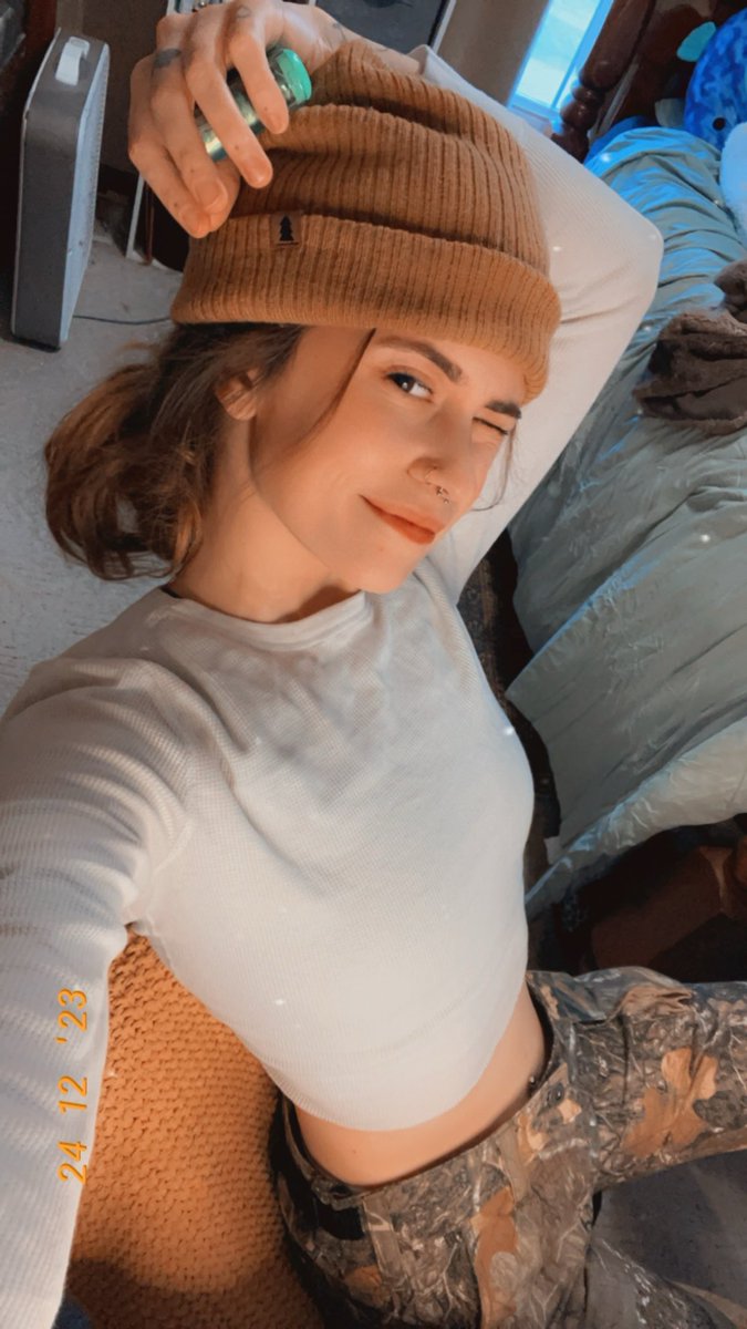 kassidybryan's tweet photo. a lesbian on christmas eve 🤭🫶🏻🌈 https://t.co/8Tce2czkoV