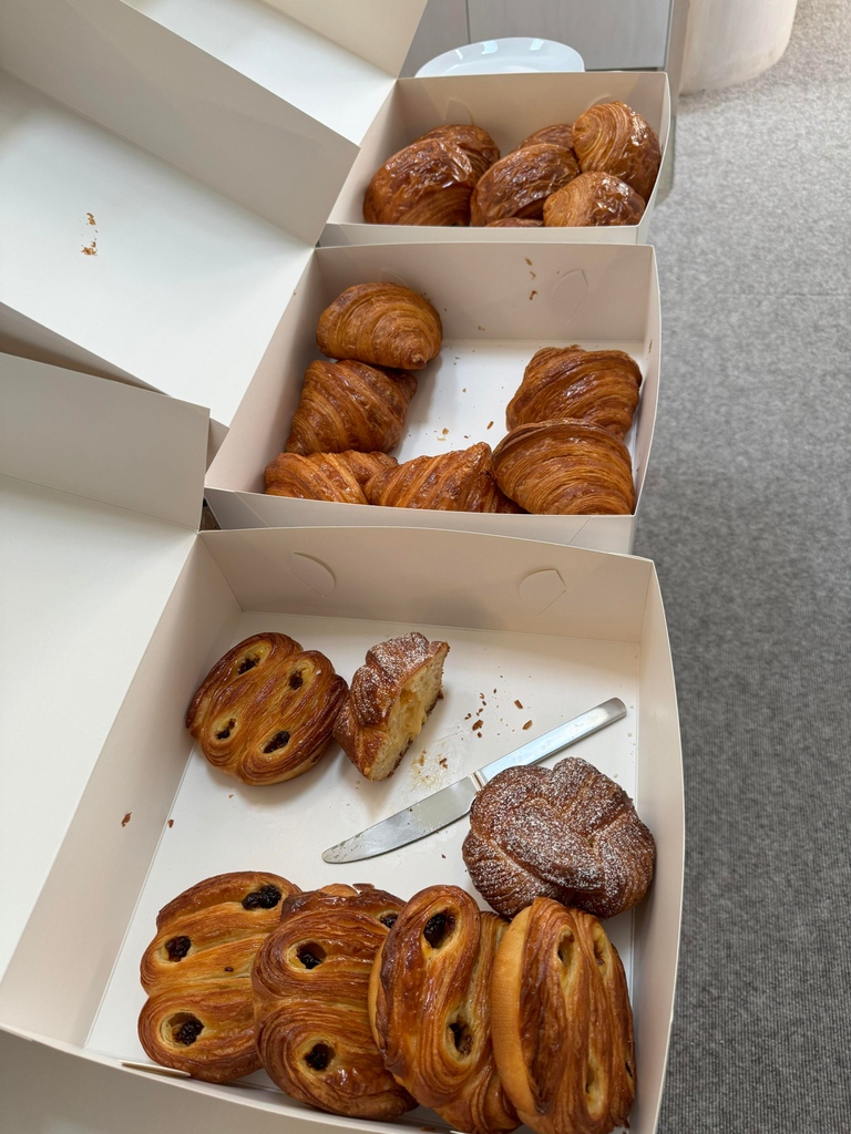 UltStudio_'s tweet image. Nothing like a family photo to welcome in the holidays! We had an amazing time at our Christmas break party, with staff from all over flying in to celebrate a great year. Merry Christmas from the Ultimate Studio family to yours!