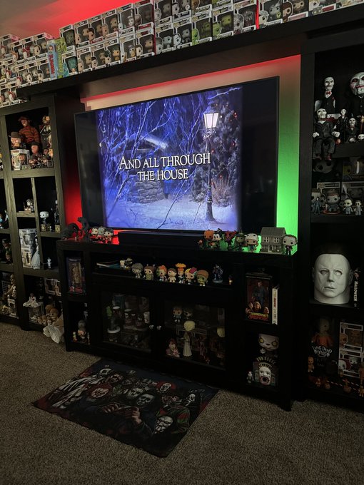 It&rsquo;s tradition to watch this #talesfromthecrypt episode! 🎅🏻🔪 #holidayhorror #HorrorCommunity https://t<a href="/tag/talesfromthecrypt"class="tags">#talesfromthecrypt</a><a href="/tag/holidayhorror"class="tags"><span>#holidayhorror</span></a><a href="/tag/horrorcommunity"class="tags"><span>#horrorcommunity</span></a>