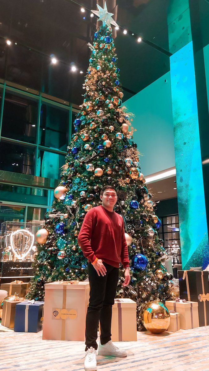 JonasPasicolan's tweet photo. Merry Christmas! 🎅🍾🎉 https://t.co/gX22prrBQv