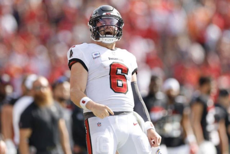 KREFsports's tweet photo. Eight TD’s and ZERO interceptions the last three games. 

Baker Mayfield is ON FIRE!!🔥 

Let’s keep it rollin’, 6!! https://t.co/b5mUgNBEfE