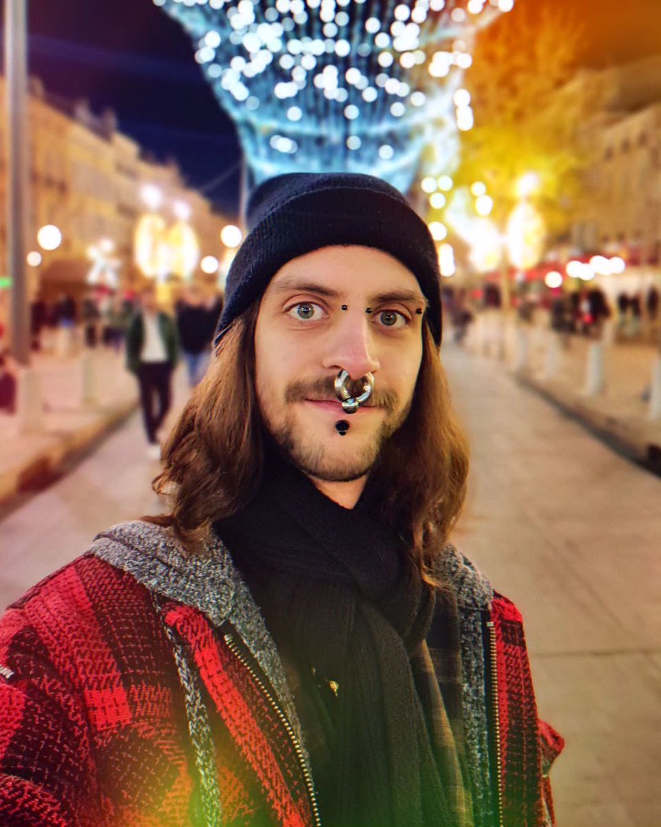 LupusInsanus's tweet photo. Happy holidays everyone ❤️
(I absolutely love this pic) https://t.co/sggYfGpKrG