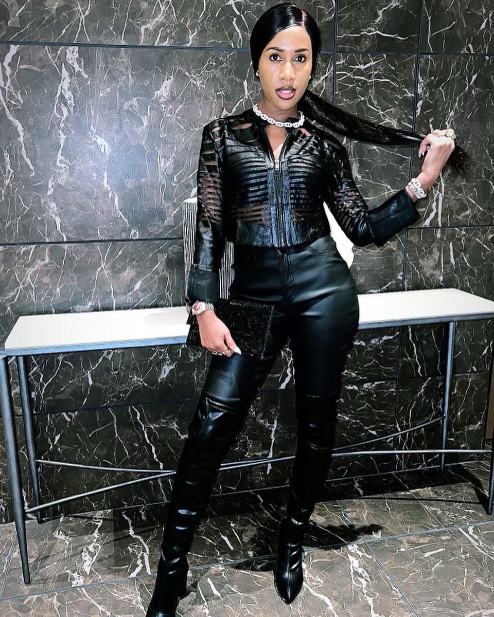 vanessablingVB's tweet image. Merry Christmas 🎄 and Happy Holidays to Everyone 2024 we Ready!!! #Blessings  💎💜✨ #vanessabling