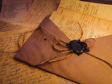 ดวงตาสีเข้มปรายตามองทุกข้อความที่ส่งมา พับจดหมายเก็บจดหมดสิ้น ก่อนนั้นตรวจดูสภาพและคัดกรองพวกไร้สาระออกทิ้งไป

เขาควรจะพูดมันสินะ

“ Merry Christmas ”

กรอกตาให้กับตัวเอง
ทำตัวให้กลมกลืนกับสังคมอีกวัน