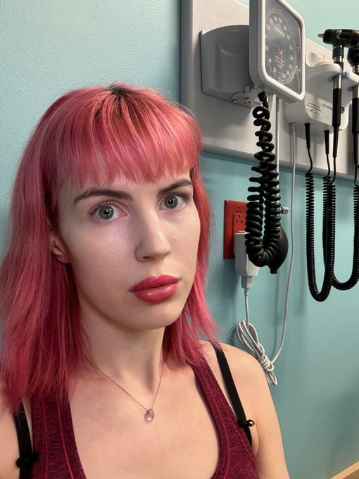 Guess who&rsquo;s spending Christmas Eve alone at the ER. https://t.co/0oQJFEdQ4W