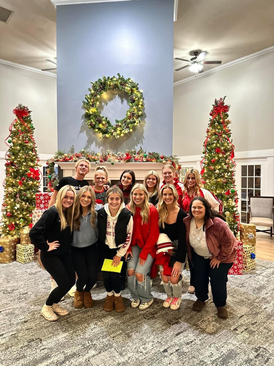 Hurricane High School Cheerleading. tweet media