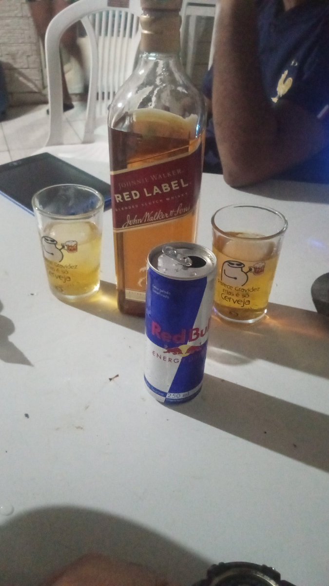 Calma_PVT's tweet photo. Quero guerra com ninguém 🥃🥃🥃 https://t.co/dZV5LrSADR