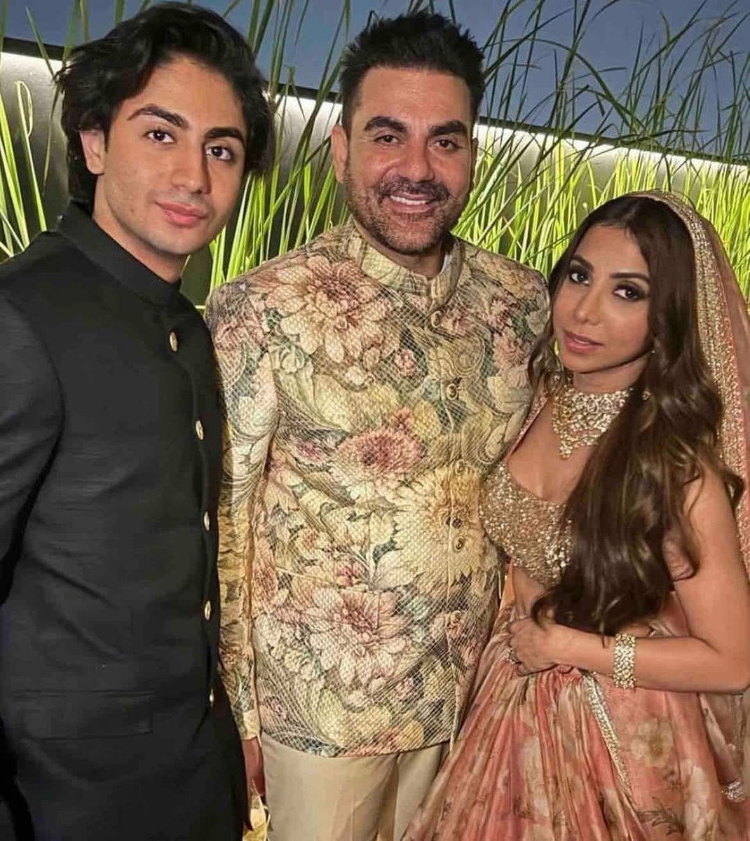 #SalmanKhan के भाई #Arbazkhan की #Shurakhan से निकाह के बाद की पहली तस्वीर #bollywood #marriage #khanfamily #Mumbai #malaikakhan