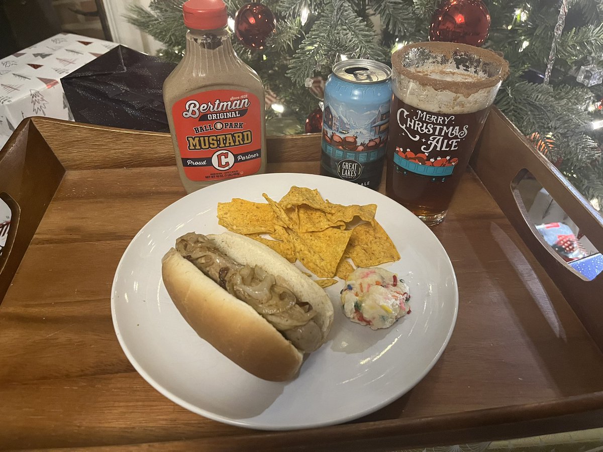 MrJReadEveryDay's tweet photo. Jenkins family Christmas traditions:
Cookies Baked ✅ 
Presents Wrapped ✅ 
Church Attended ✅ 
Brats Made ✅ 
Christmas Ale Poured ✅ 
We are ready for Santa! 🎅 🍺 🌭 
@GLBC_Cleveland https://t.co/pIfHHvYPz1