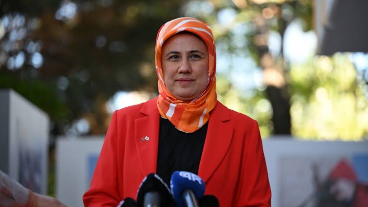 Kızılay'ın ilk kadın başkanı Prof. Dr. Fatma Meriç Yılmaz:

💢 Artık afet zamanlarında yönetim kurulu izni olmadan çadır satışı yapılmayacak.

💢 Kızılay Yönetim Kurulu'nun aldığı huzur hakkı ödemeleri kaldırıldı.