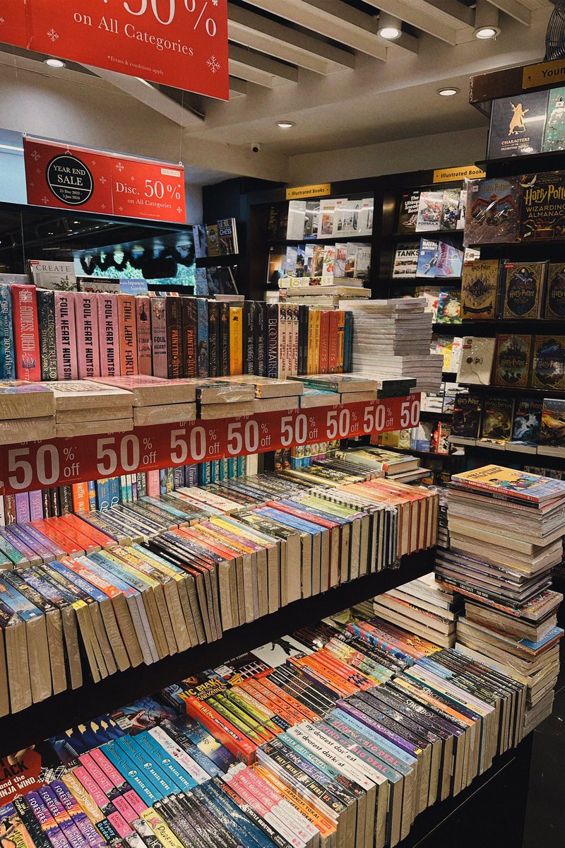 luneillei's tweet photo. periplus year end sale visit 🫶🏻🫶🏻🫶🏻 

i got a lot of books this time 🤭 https://t.co/mhvx1KSRIW