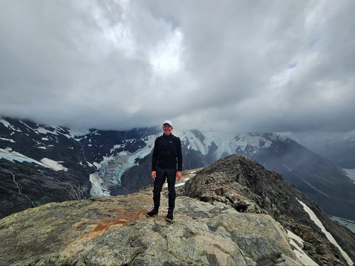 SkellyJordan's tweet photo. 🇳🇿🎅 Merry Christmas from the Mueller Hut &amp; Mount Ollivier 

The best Christmas Day of the last 32... https://t.co/rxOtMGJHFG