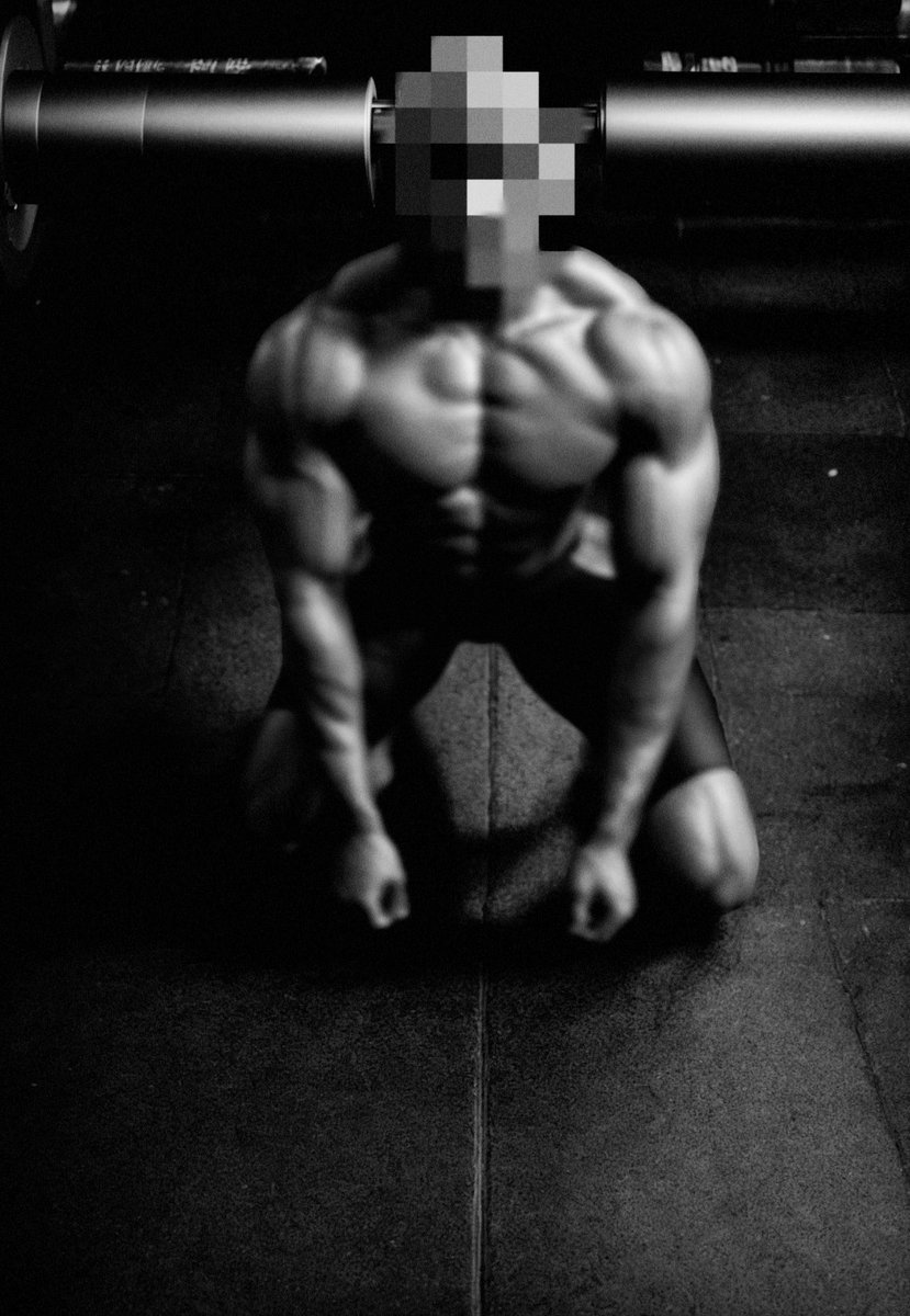 Exercise in the public gym after castration surgery
Only allowed to exercise in tight shorts
Beautiful and smooth lower body
It only bothers one thing
Go to the men's or women's bathroom?