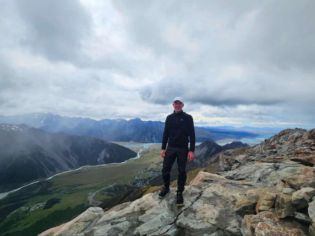 SkellyJordan's tweet photo. 🇳🇿🎅 Merry Christmas from the Mueller Hut &amp; Mount Ollivier 

The best Christmas Day of the last 32... https://t.co/rxOtMGJHFG
