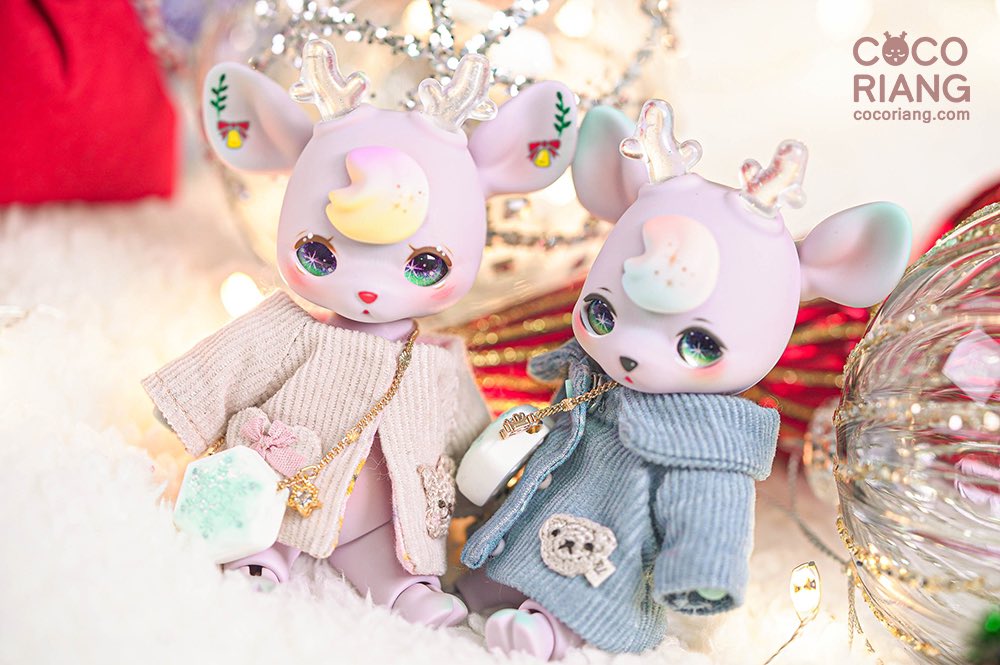 Cocoriang's tweet photo. 🎅🏻 메리 크리스마스~~⭐️✨
크리스마스를 맞이해서 코코리앙에서 깜짝 이벤트를 준비했어요💗

🎄 코코리앙 크리스마스 SNS 이벤트 🎁

🩷 참여 기간 : ~12월 31일까지 
💝 당첨자 발표 : 1월 2일

📍당첨자분께 개별적으로 연락드릴 예정입니다

🎅🏻メリークリスマス~~⭐️✨
クリスマスを迎えてcocoriangでびっくりイベントを準備しました💗

🎄 COCORIANGクリスマスSNSイベント🎁

🩷 参加期間:~12月31日までです 
💝当選者発表:1月2日

📍当選者の方に個別にご連絡する予定です

#cocoriang #doll #bjd #코코리앙 #코코펫 #娃娃 #ココリアン