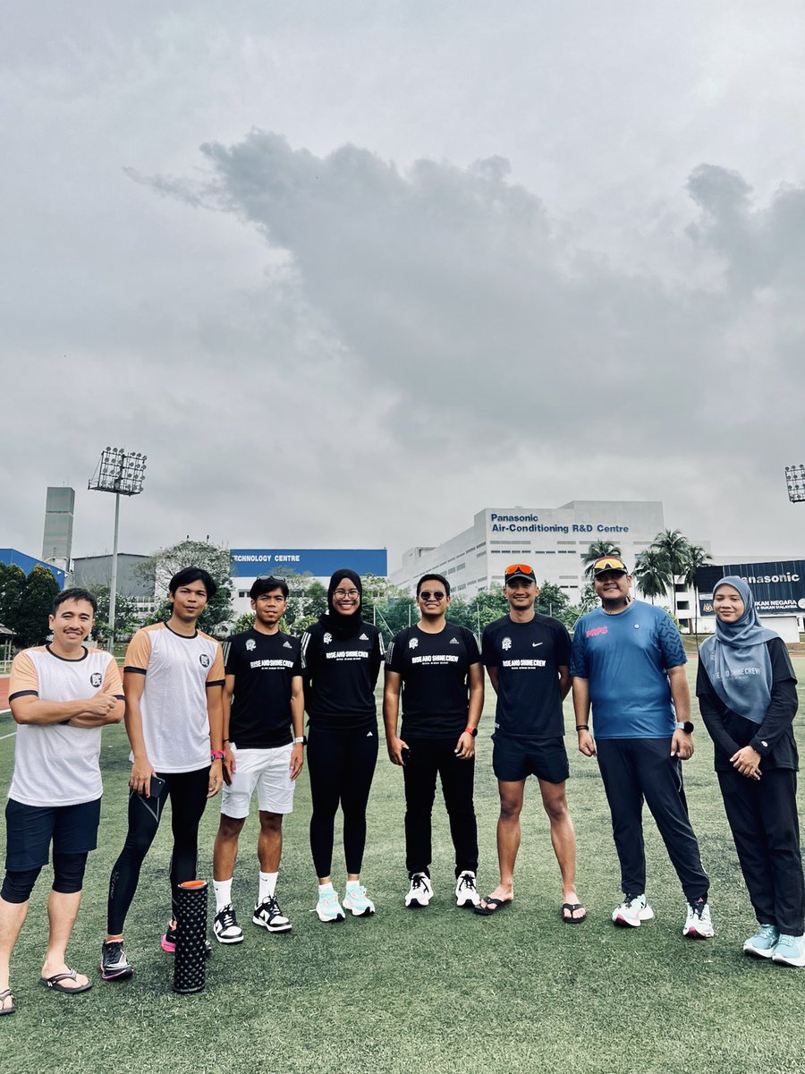 WanZaheedahM's tweet photo. The initial plan was to go easy at #Breaking5000. But we decided at the very last min to pace Alia Bee for her sub-30 and it was a success!!!!
Lovinโ my splits! Thanks @BigBigPlace & AJKM ๐ฅฐ https://t.co/ECYYBZAmO4